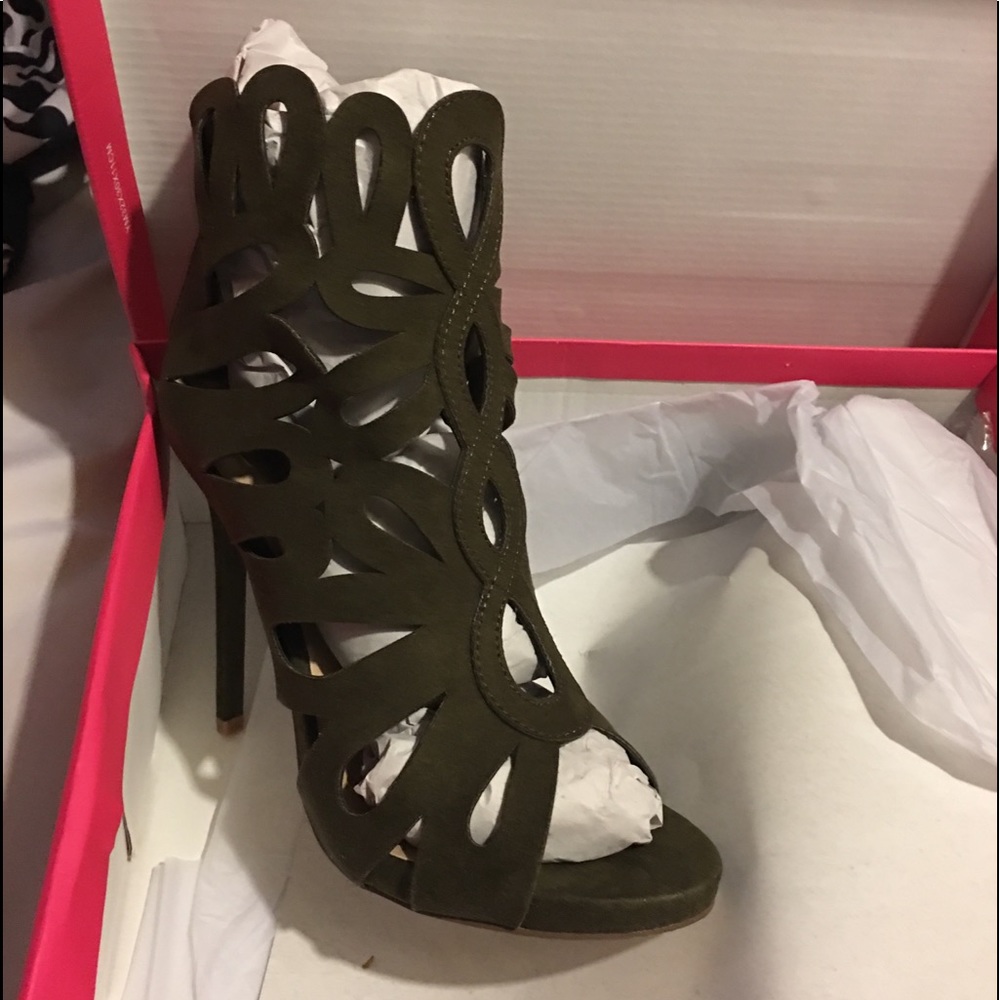 ShoeDazzle Olive Green High Heels - Picture 1 of 3